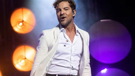 El Concierto Revelación de David Bisbal: Un Recorrido Musical por las Estrellas y la Nostalgia