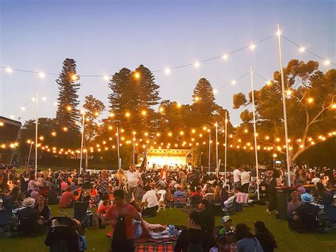 ¡El Concierto Etéreo de Chaltu: Una Noche Mágica Bajo las Estrellas de Addis Abeba!